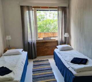 Отели типа «постель и завтрак» Saltvik Bed & Breakfast Saltvik Двухместный номер с 2 отдельными кроватями и общей ванной комнатой-9